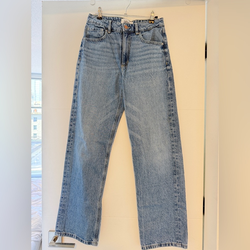 Mika Mid Rise Straight Jeans Size 000 / 23 Medium Wash Classic Denim